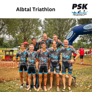 🏊‍♂️🚴‍♂️🏃‍♂️ Albtal Triathlon 2024 - Erfolgreiche Teilnahme unserer Athleten! 💪 Was für ein Tag beim Albtal Triathlon! 8 Athleten unseres Vereins stellten sich der olympischen Distanz und meisterten die Herausforderung mit Bravour. Besonders die Radstrecke hatte es in sich – fast 800 Höhenmeter waren zu bezwingen! 🚵‍♂️ Trotz bewölktem Himmel und der Gefahr von Regen hatten wir Glück und blieben trocken - bis auf beim Schwimmen versteht sich. Unsere Platzierungen sprechen für sich: 🥇 14, 15, 17, 23, 63, 65, 71 und 142! Wir sind unheimlich stolz auf euch und eure starken Leistungen. 💯👏 Leider stürzte beim Laufen einer unserer Athleten. Dennoch hat er das Rennen beendet und kam sogar in der AK aufs Podium! Wir wünschen eine gute Besserung und eine schnelle Genesung der Blessuren! 🫶🏼 Herzlichen Glückwunsch an alle, die dabei waren! Es war wunderschön euch beim Rennen zu zuschauen, anzufeuern und mitzufiebern! #NeverGiveUp #Proud #pskarlsruhetriathlon #psktriathlon #psk #pskfamily #karlsrudel #Triathlon #SwimBikeRun #Ironman #Triathlete #TriathlonTraining #TriLife #TriathlonCommunity #TriathlonWorld #TriathlonMotivation #TriathlonRace #TriathlonGoals #TriathlonCoach #TriathlonInspiration #TriathlonTrainingCamp #TriathlonFitness #TriathlonLove #TriathlonLife #TriathlonSeason #TriathlonFamily #TriathlonRaceDay #TriathlonWeekend #TriathlonTrainingSession