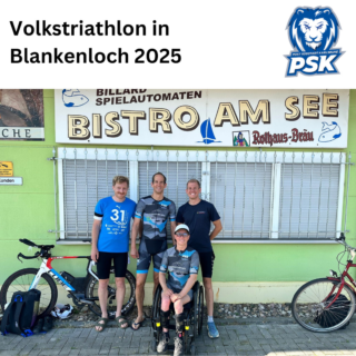 Am 22.06.25 fand in Blankenloch bereits zum 31. Mal der Triathlon über die Sprintdistanz von 0,5 – 20 – 5 km statt. Am bisher heißesten Tag des Jahres war es gut, dass die Starts bereits um 9:30 und 10:30 Uhr erfolgten. Auf der Laufstrecke war es dann trotzdem ziemlich heiß. Susanne, Philipp und Timo starteten in der Staffel und erzielten ein super Ergebnis: nach dem Radfahren lagen sie noch auf dem 2. Platz der Mixed-Staffeln, aber durch eine tolle Laufleistung von Timo, konnte die Vorjahres-Siegerstaffel noch um 2 Minuten distanziert werden. Nach 1:03:08 Std. lief Timo für unser 3er-Team über die Ziellinie und sicherte somit Platz 1 bei den Mixed-Staffeln. Selbst bei den rein männlichen Staffeln hätte das noch einen 3. Rang bedeutet. Starke Teamleistung! Im Einzelrennen waren Denis und Michael am Start. Um 9:30 ging es für Michael in den ziemlich warmen kleinen Baggersee im Industriegebiet Blankenloch. Die Radstrecke führte über 3 Runden auf einer komplett gesperrten Landstraße und der abschließende Lauf bestand aus 2 Runden, teils im schattigen Wald, teils in der prallen Sonne. Nach 1:04:54 Std. lief er ins Ziel und wurde damit 2. in seiner Altersklasse. Denis finishte nach 1:16:16 h. Allen PSKlern herzliche Glückwünsche zu den tollen Ergebnissen!